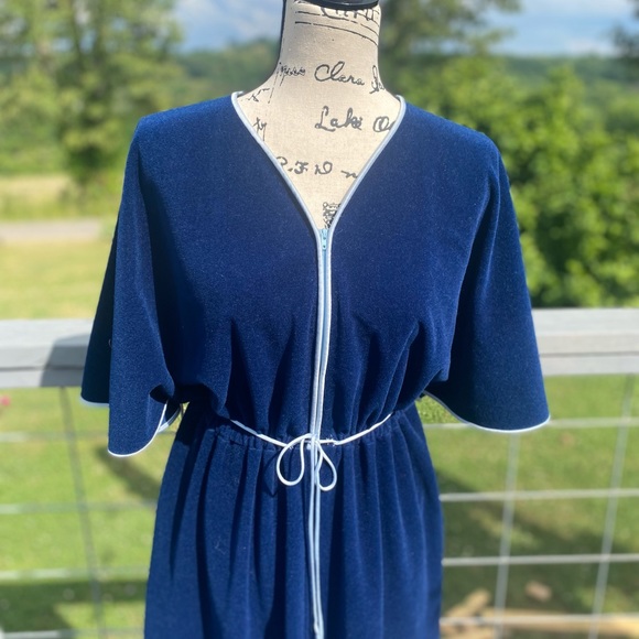 COPY - Vanity fair vintage butterfly sleeve velour maxi/dress/robe size medium - Picture 4 of 12